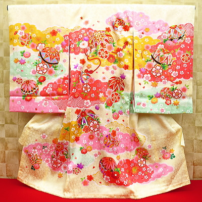 お祝い着・初着・のしめ お宮参り着物 雲どりに毬と小花・金駒刺繍