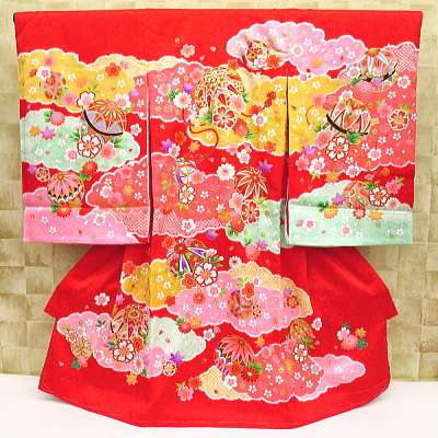 お祝い着・初着・のしめ お宮参り着物 雲どりに毬と小花・金駒刺繍・赤