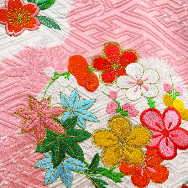 花くす玉・鈴・紗綾型紋様・ピンク 初着 お祝着 のしめ 産着 お宮参りの着物