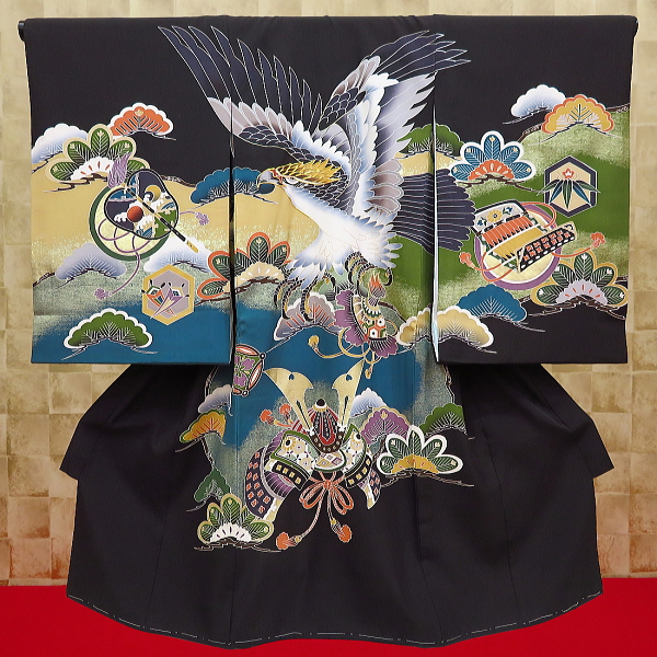 初着・祝着・のしめ・お宮参り着物 飛翔鷹と兜・吉祥松・黒