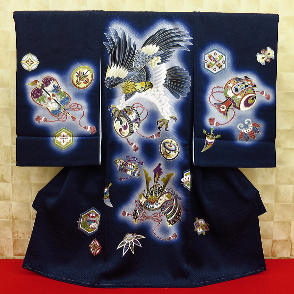 初着・祝着・のしめ・お宮参り着物 鷹・松・宝尽くし・綸子地紋様 男児 初着 祝着 のしめ 産着 男の子のお宮参り着物 鷹・兜・変わり織紋様・紺