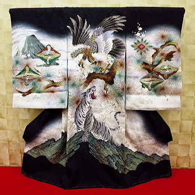 お祝い着・初着・のしめ　お宮参り着物  鷹に白虎・富士山・鶴・黒