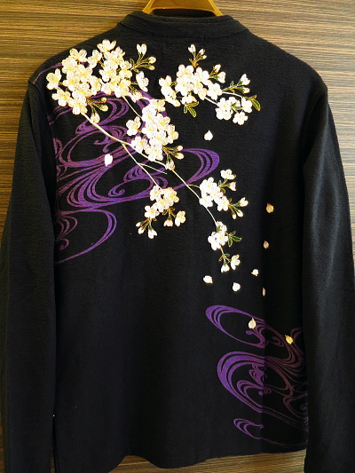 送料無料】「絡繰魂」流水に枝垂れ桜刺繍！和柄ヘンリーネック長袖Tシャツ